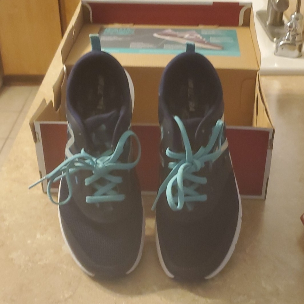 New Balance Navy Tennis shoes